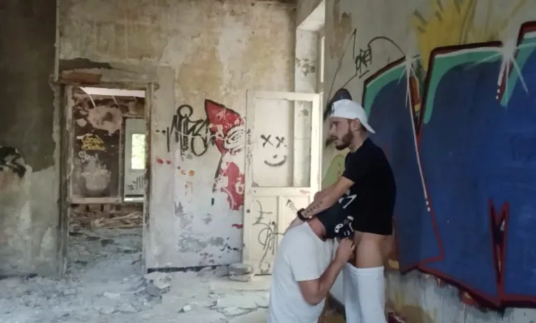 Fuck in an abandoned location – Rami Vargas